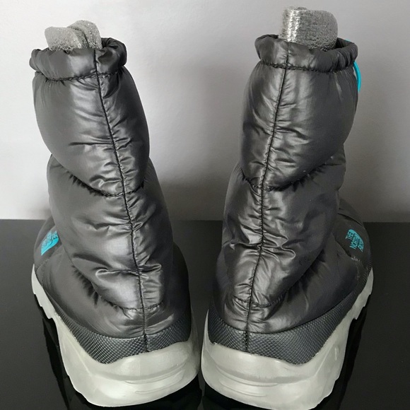 The iconic North Face Bootie is keep your feet warm during cold winter. - Picture 7 of 15